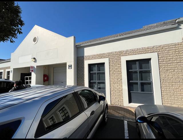 102M² WAREHOUSE TO LET IN MILNERTON CENTRAL